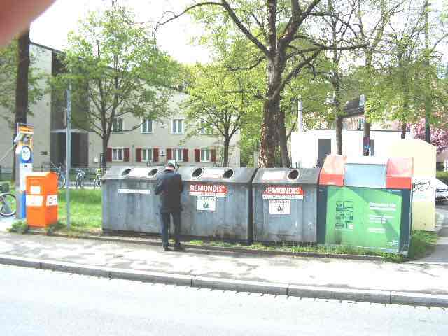 niemand-stellt-glascontainer-auf-den-rathausplatz "Platzgestaltung in Pfersee: "Niemand käme auf die Idee Glascontainer auf den Rathausplatz zu stellen"