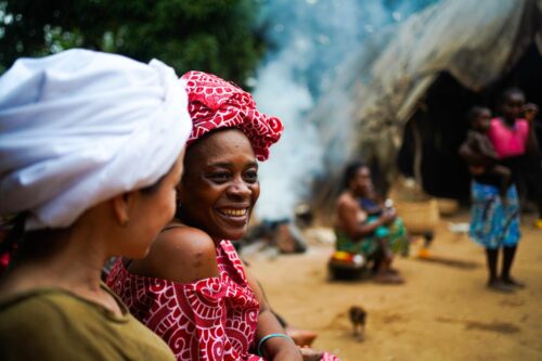 Dr. Stella Rothenberger, Rugiatu Turay, Bewohner von Rothumba (Foto: Manon Mariëlle Fransen)